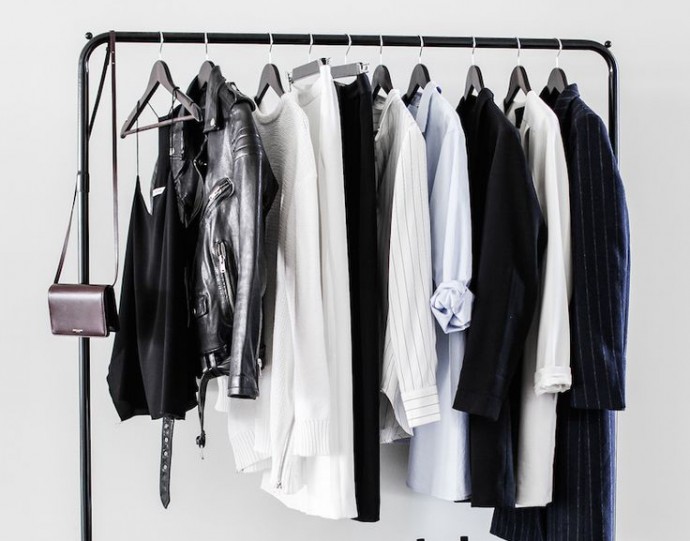 kledingrek1-690x541_nl